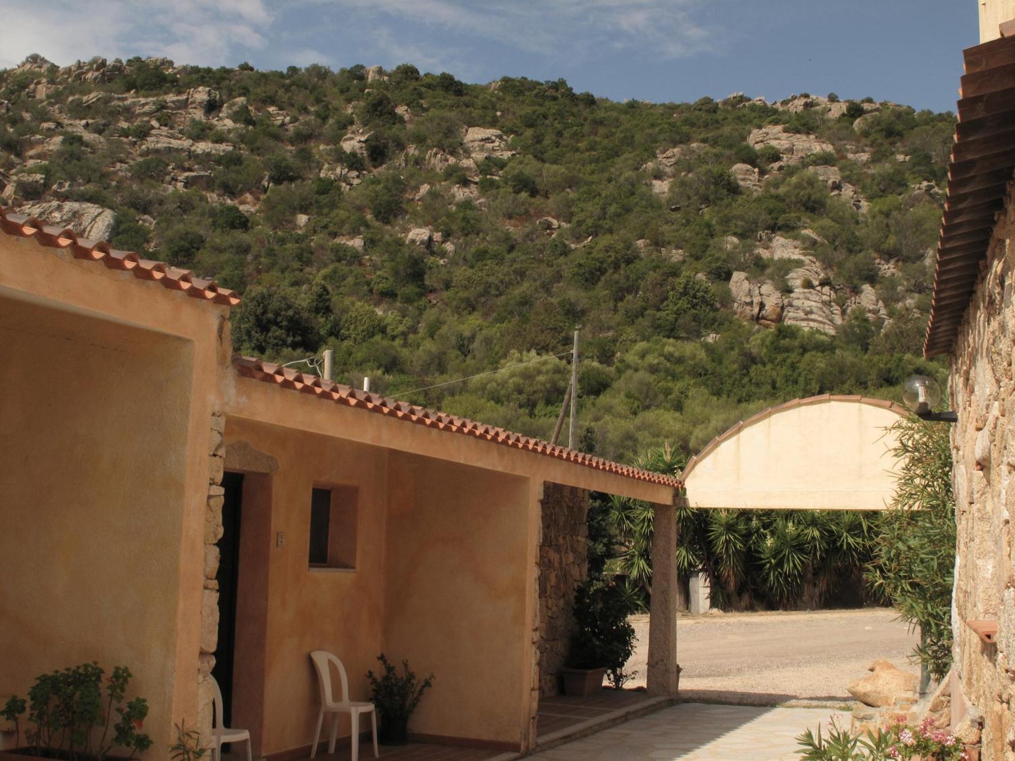 Hotel Turismo Rurale Montitundu Portisco Exterior photo